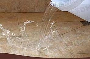 紫云漏水维修 免砸砖防水材料该如何施工